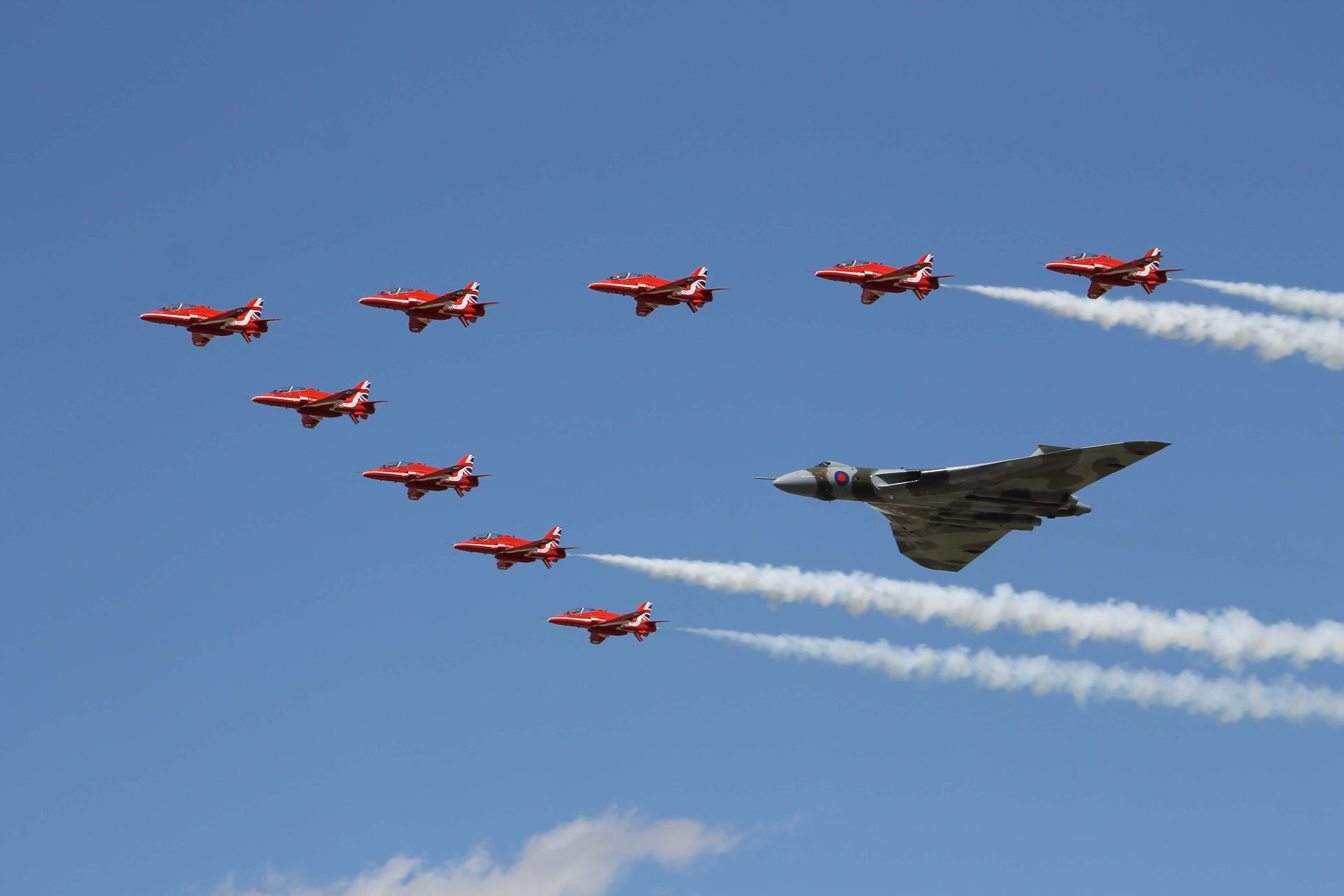 Last year of the Vulcan with Red Arrows