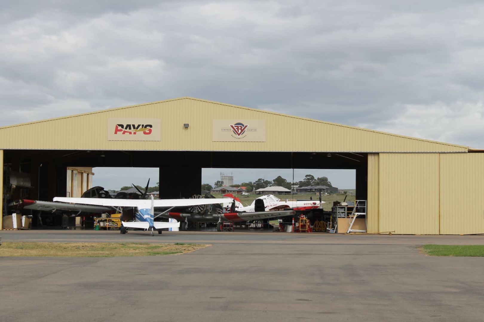 Pays Warbirds Hangar